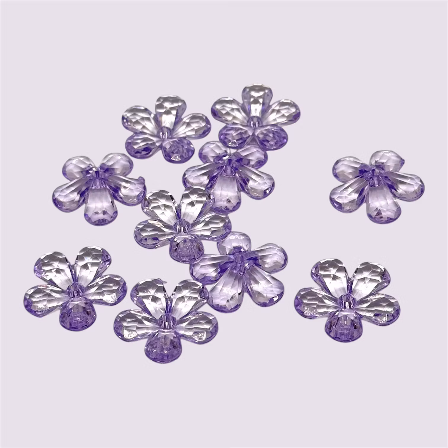 Akrylblommor m. hål 2x2cm Lila 10st