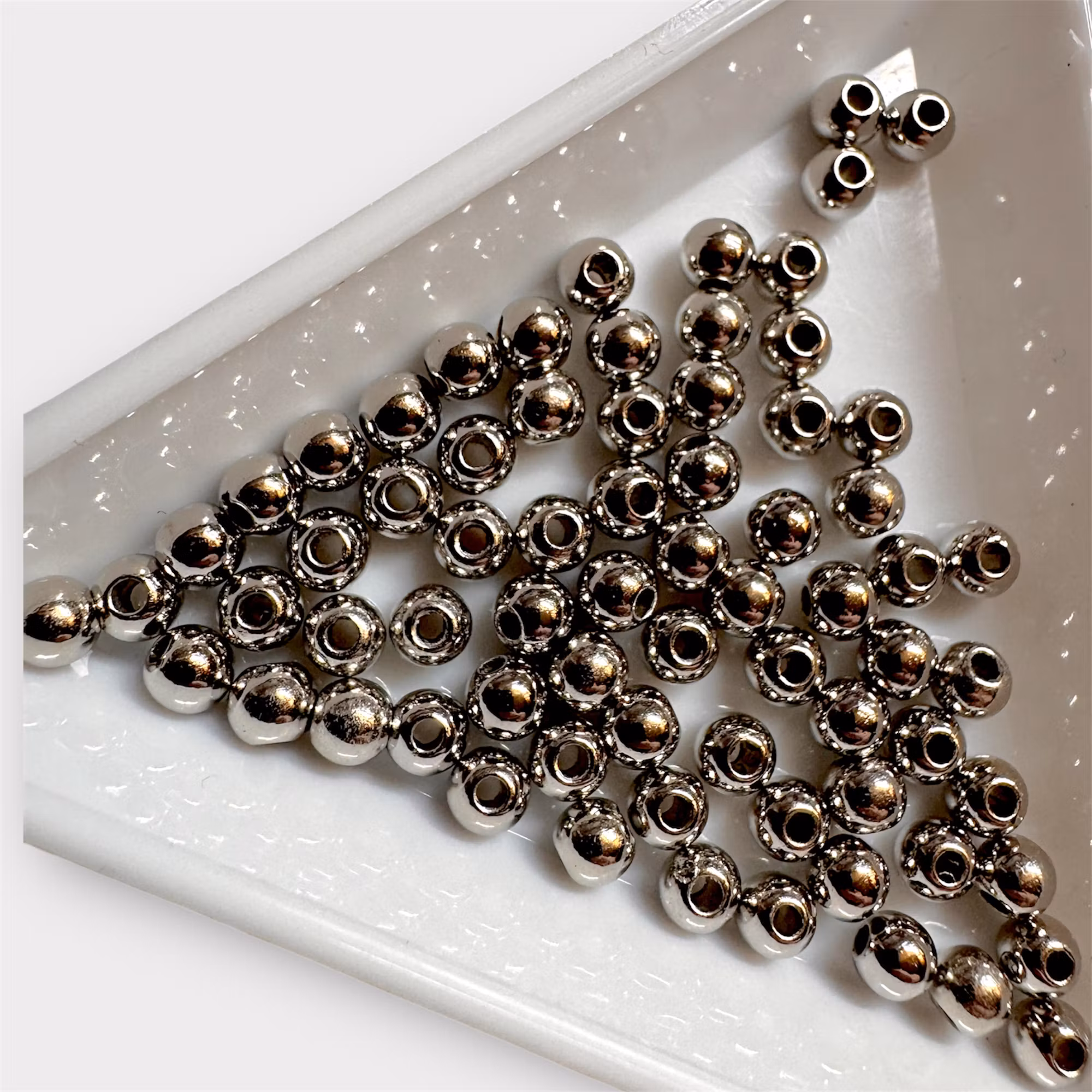 4mm Mellandelar plast silver ca 200st