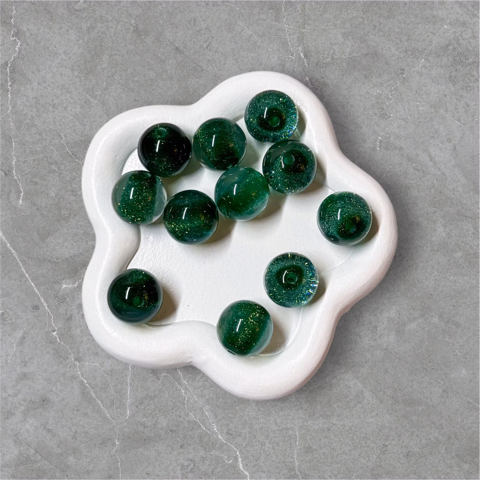 16mm Halvglitter mörkgrön 1st