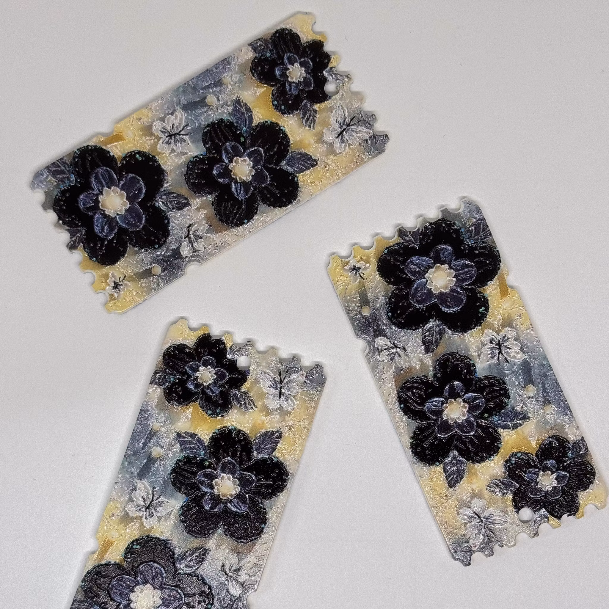 akrylhänge "black n blue" 1st