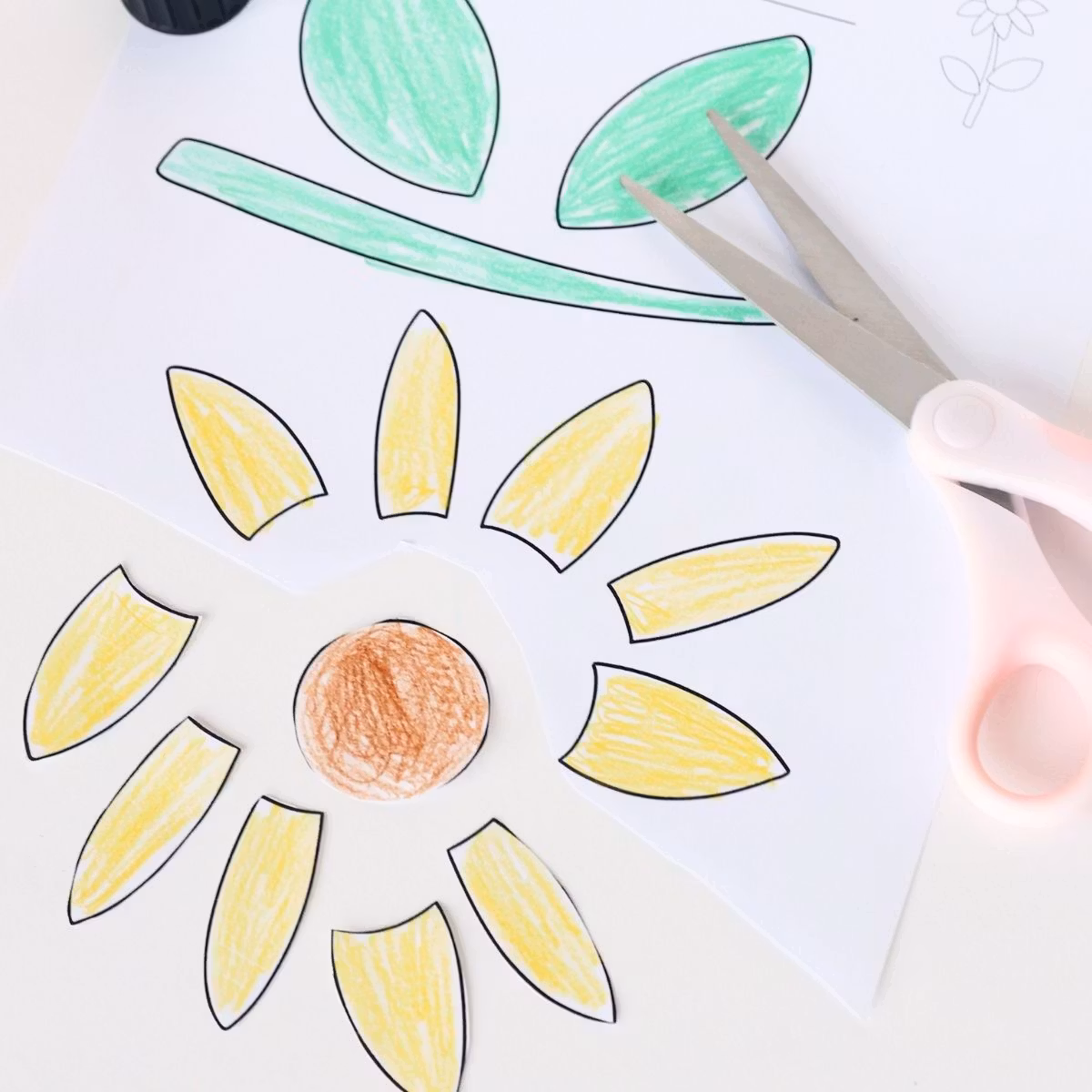 Ausschneiden und kleben - Herbstbasteln für Kinder