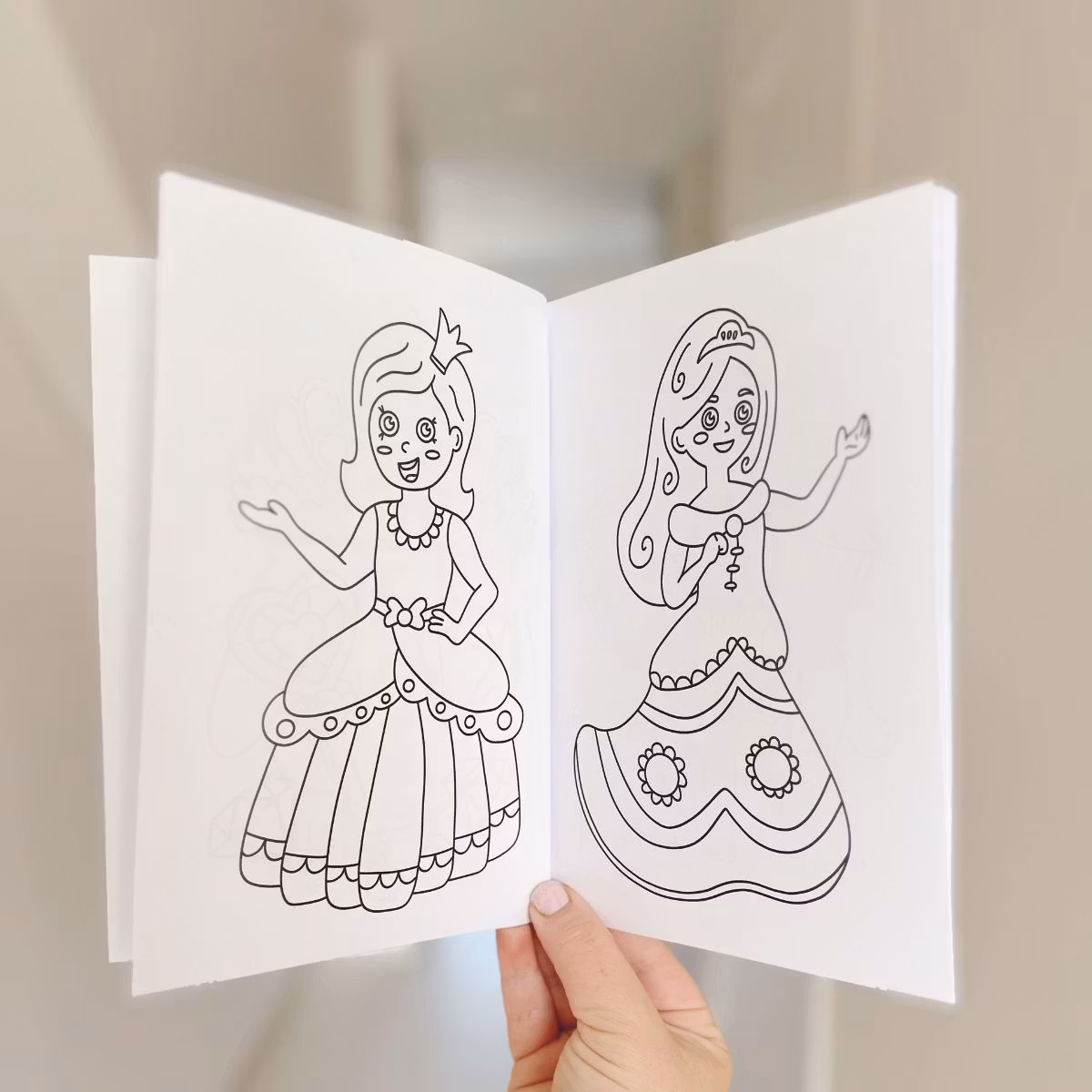 Prinzessinnen-Malbuch - 16 Ausmalbilder zum Ausdrucken