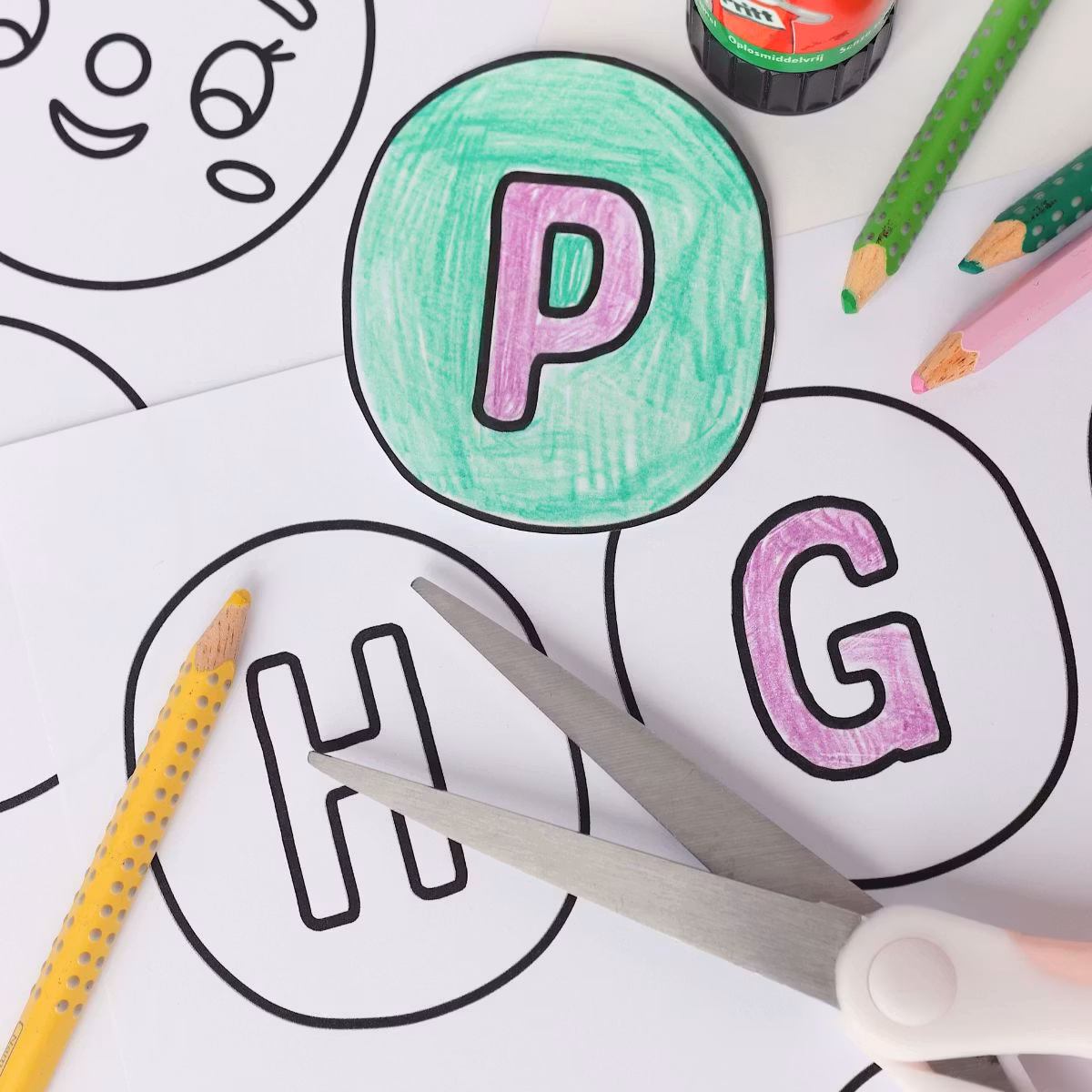 Namensschild basteln - Raupe zum Ausdrucken