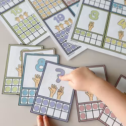 Kleine Zahlenposter 1-20 mit Fingern