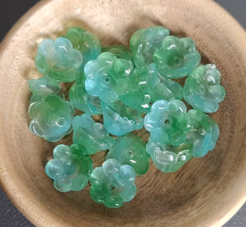 Glasblommor i turkost och grönt