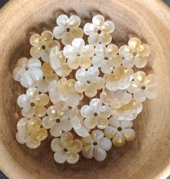 Glasblommor i vitt & guld