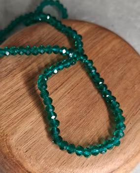 Glaspärlor facetterade - emeraldgrön 4 mm