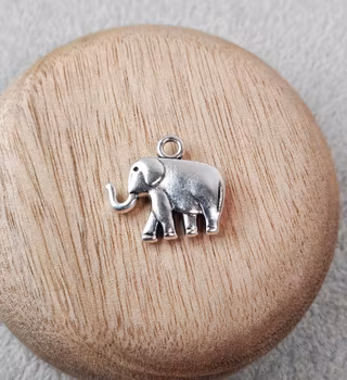 Berlock - Silverfärgad elefant