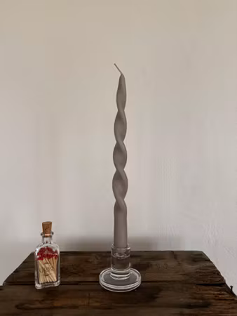 Skruvat ljus - Kittgrå - 29 cm - 9h