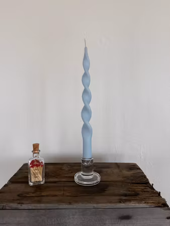 Skruvat ljus - Kristallblå - 29 cm - 9h