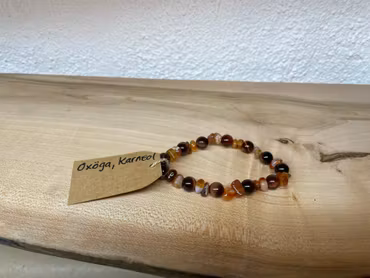 Affirmationsarmband "Jag är motiverad" med Oxöga och Karneol