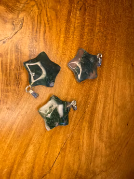 En stjärnformad berlock av Mossagat