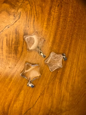 En stjärnformad berlock av Bergkristall