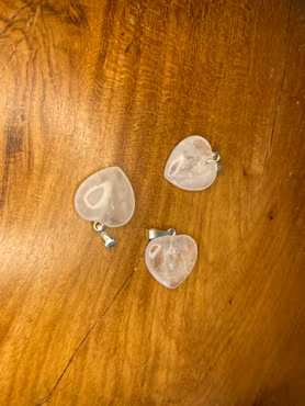 En hjärtformad berlock av Bergkristall