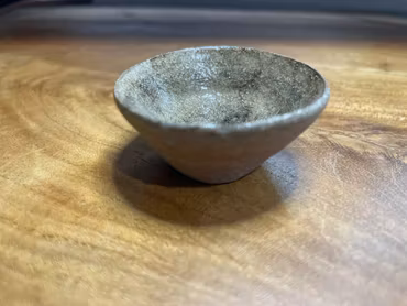 Liten skål/hållare för kristallklot handgjord i keramik