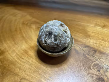 Liten skål/hållare för kristallklot handgjord i keramik