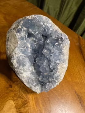 Stort Celestitkluster 1976 gram 17,