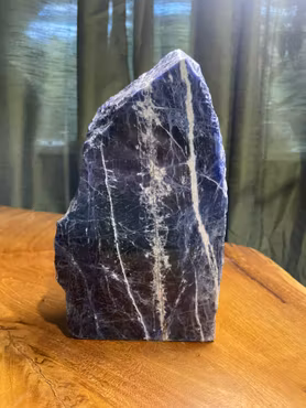 Sodalit base cut 1,75kg  19cm