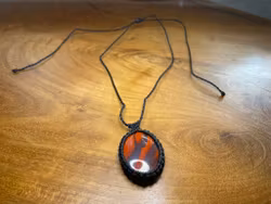 Minimalistiskt Halsband med Röd Järn-Jaspis – Handgjort av Bohemiflow