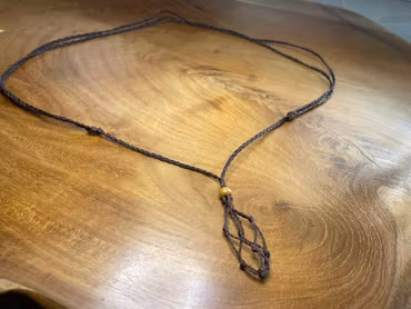 Flätat Halsband “Cage” – Justerbar Kristallhållare av Bohemiflow