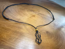 Flätat Halsband “Cage” – Justerbar Kristallhållare av Bohemiflow