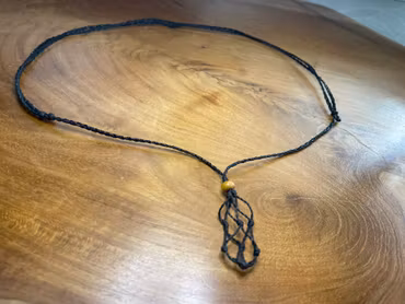 Flätat Halsband “Cage” – Justerbar Kristallhållare av Bohemiflow