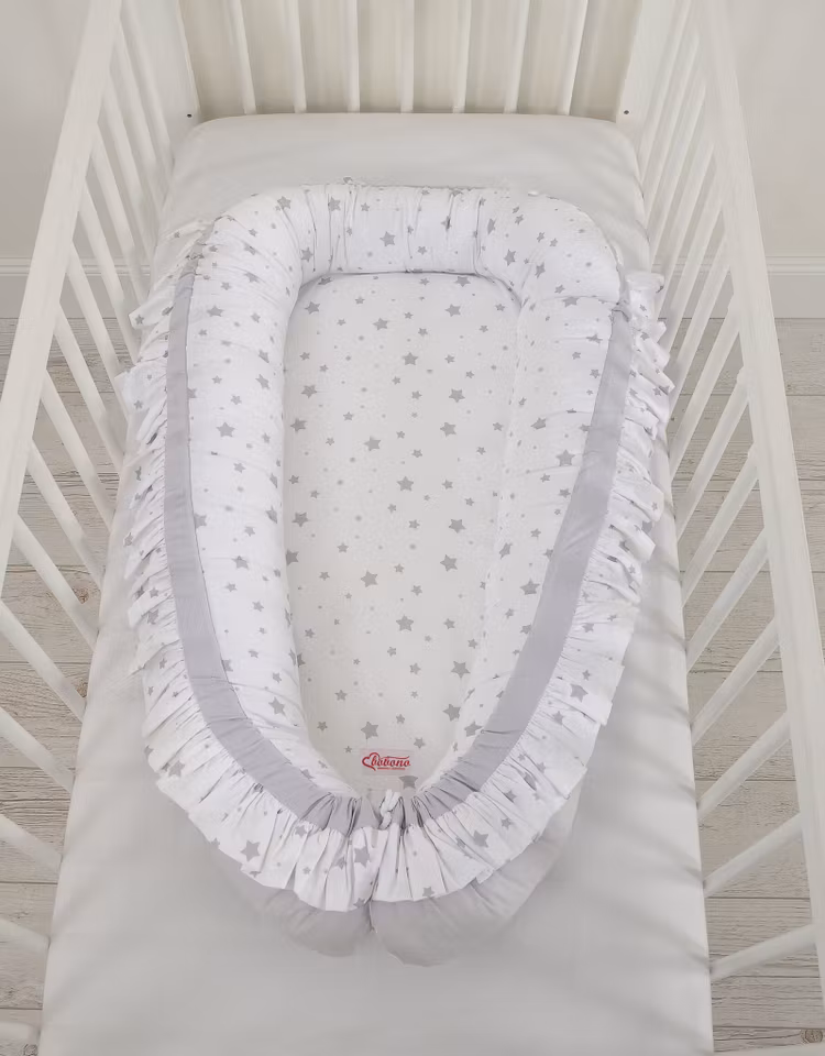 Baby nest volang - grå stjärnor