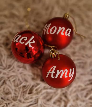 Julgranskula med namn – Röd