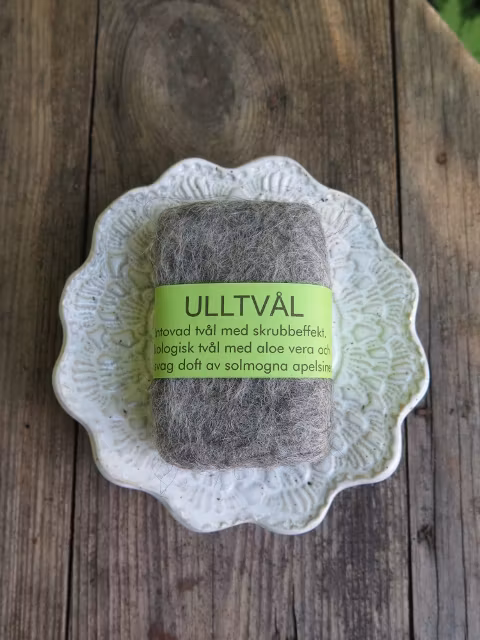 Ulltvål, ull, tvål, intovad tvål, ekologisk tvål, hantverk, tovad, skrubbeffekt