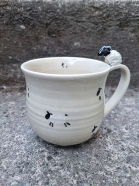 Mugg med får, naturvit