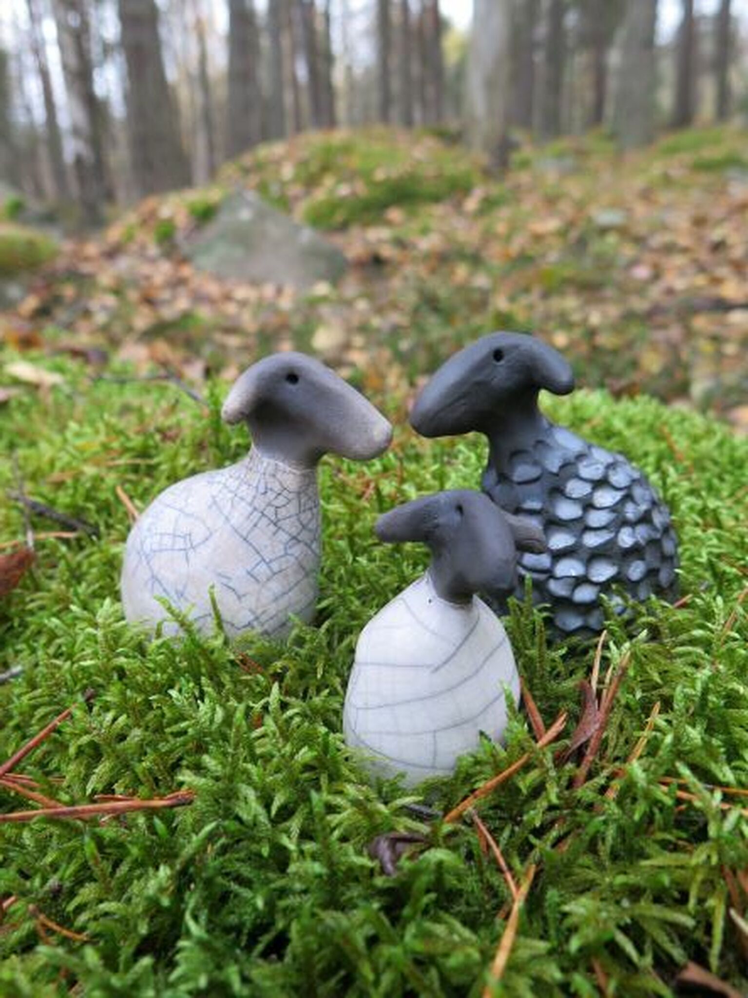 Keramikfår, raku, rakufår, handknådade, fårfamilj, keramik, hantverk, design
