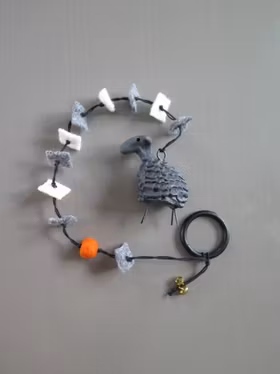 Partyfår  vit grå + orange boll