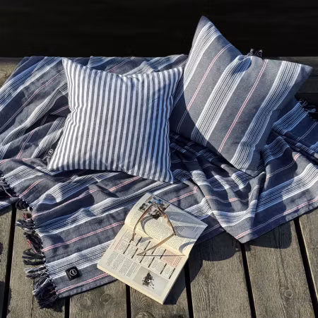 Kuddfodral Elsa Marinblå/Ljusgrå 45x45 cm By Wille