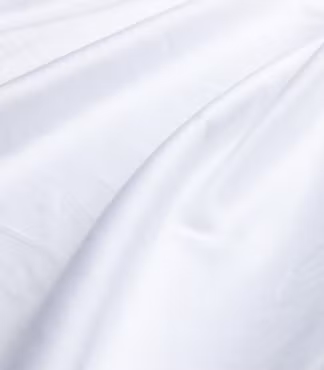 Dra på lakan Satin Vit Kosta Linnewäfveri