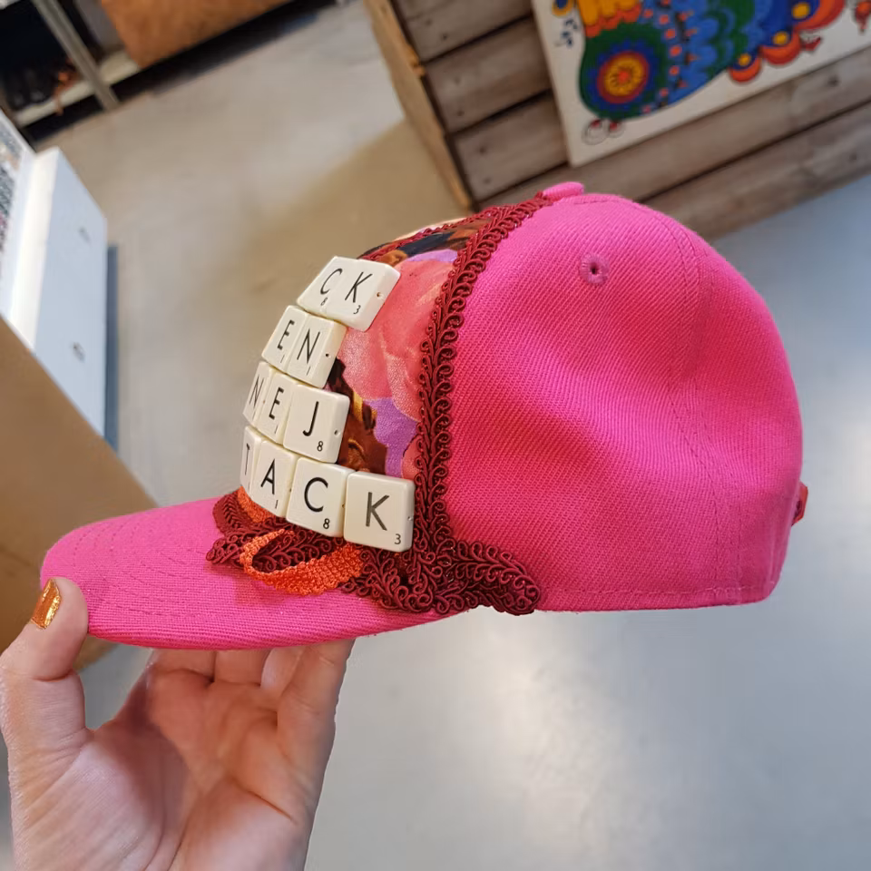 HATS OFF - TACK MEN NEJ TACK (obs EJ ställbar)