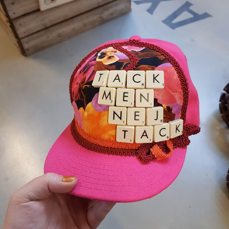 HATS OFF - TACK MEN NEJ TACK (obs EJ ställbar)