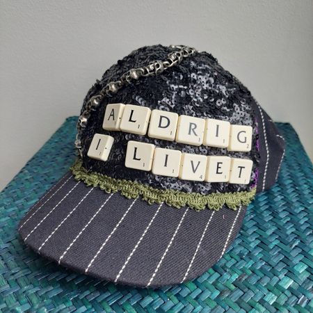HATS OFF - ALDRIG I LIVET (Obs EJ ställbar, men kan fixas)
