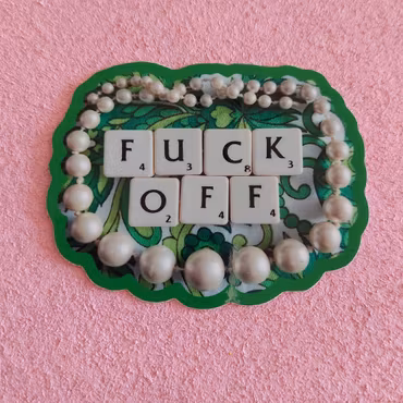 Klistermärke - Fuck off pärlor