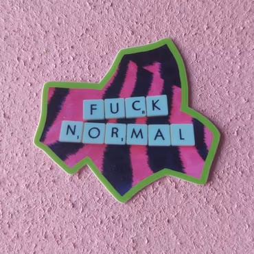 Klistermärke - Fuck normal (rosasvart)