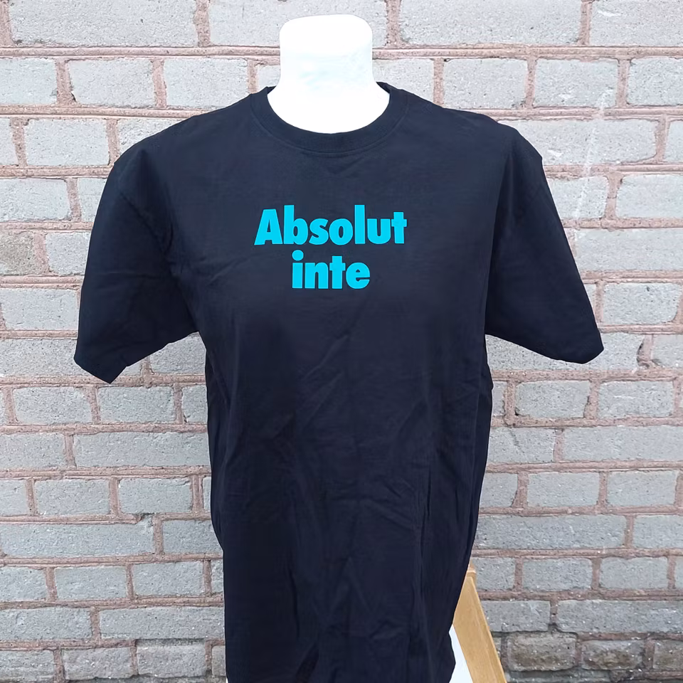 T-SHIRT MED TRYCK - Absolut inte (stl M)