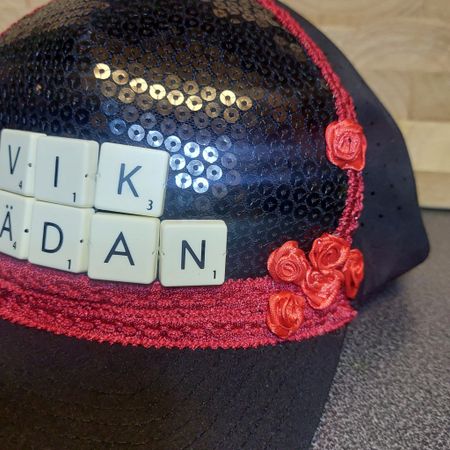 HATS OFF - VIK HÄDAN