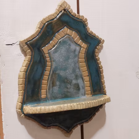 Vägghängd altar-hylla för ljus/skatter (2)