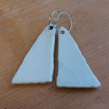 Örhängen - porslin - gräddig grön