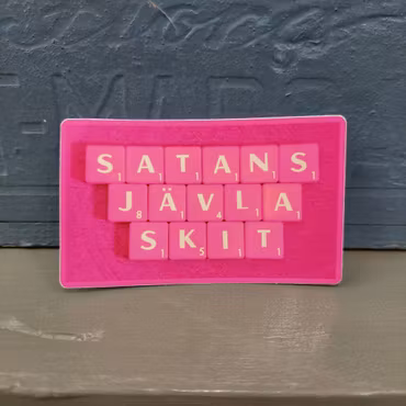 Klistermärke - SATANS JÄVLA SKIT - ROSA