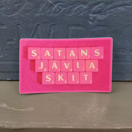 Klistermärke - SATANS JÄVLA SKIT - ROSA