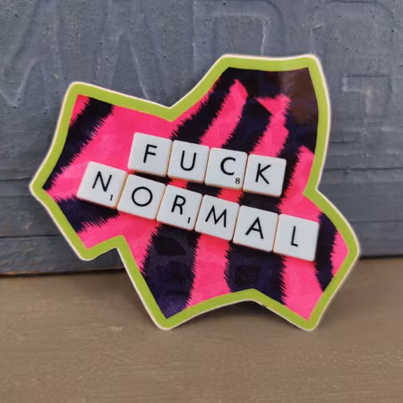 Klistermärke - Fuck normal (rosasvart)