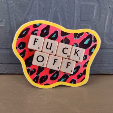 Klistermärke - Fuck off leo (gul kant)