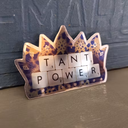 Klistermärke - TANT POWER silvrig krona