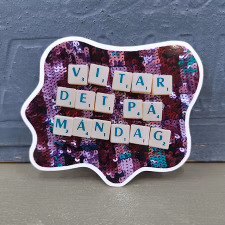 Klistermärke - VI TAR DET PÅ MÅNDAG