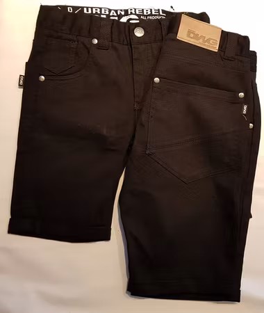 Sista chansen! Svarta shorts Rage-420 från D-XEL/DWG
